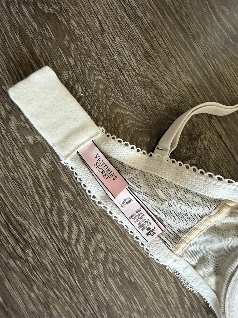 Victoria's Secret White Lace Underwire Bra